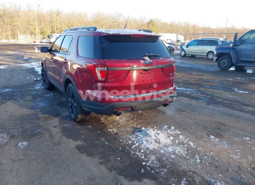 Photo 3 of 2018 Ford Explorer XLT (VIN 1FM5K8DH2JGA96037)