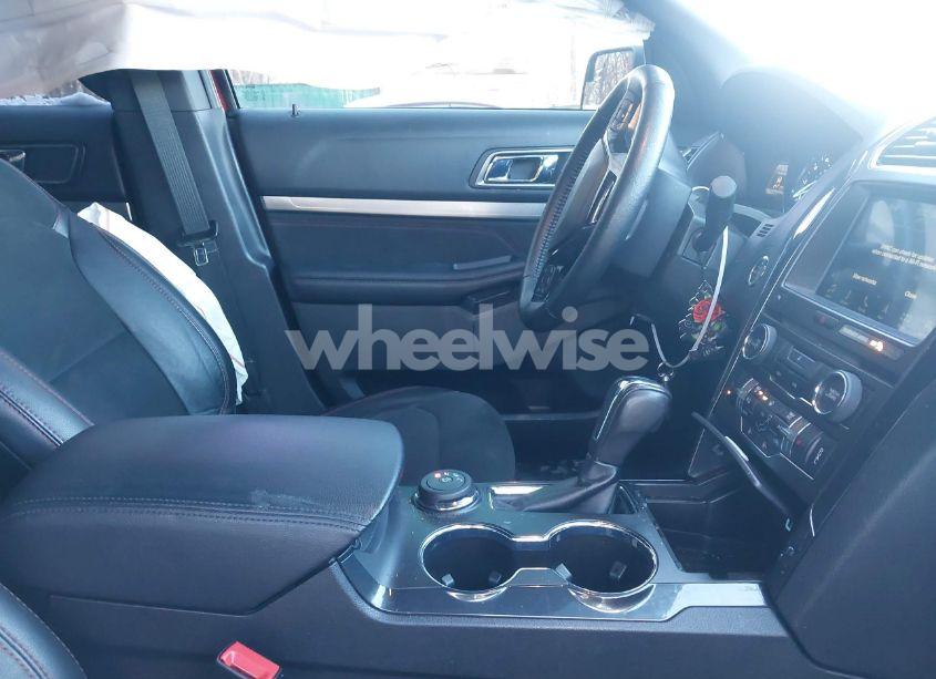 Photo 5 of 2018 Ford Explorer XLT (VIN 1FM5K8DH2JGA96037)