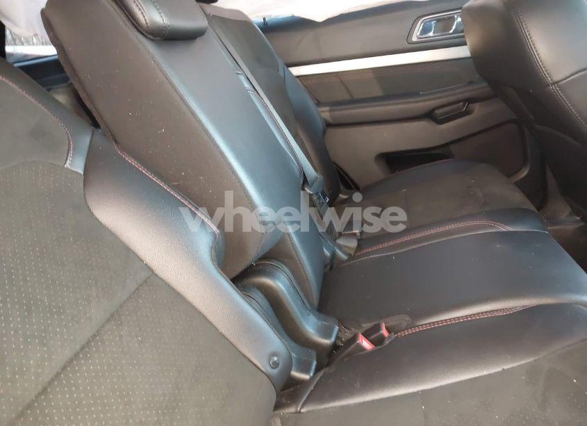 Photo 8 of 2018 Ford Explorer XLT (VIN 1FM5K8DH2JGA96037)