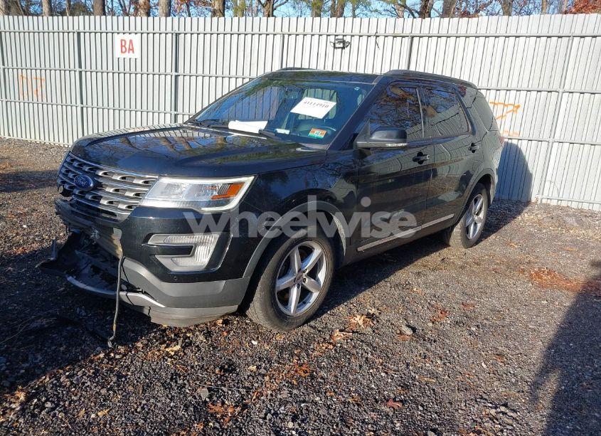 Photo 2 of 2017 Ford Explorer XLT (VIN 1FM5K8DH3HGC28569)