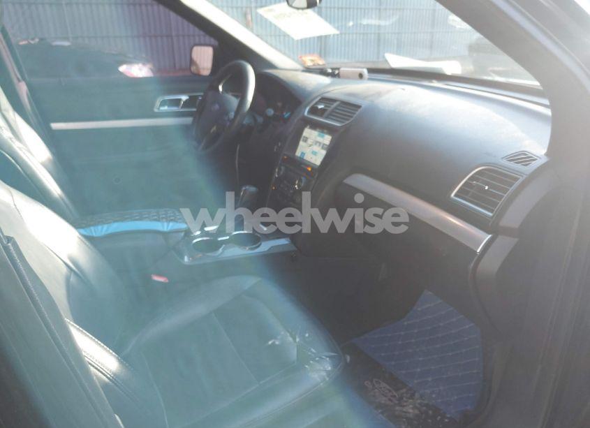 Photo 5 of 2017 Ford Explorer XLT (VIN 1FM5K8DH3HGC28569)