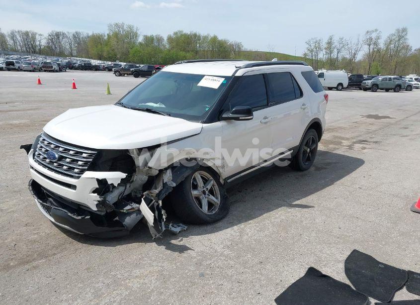 Photo 2 of 2017 Ford Explorer XLT (VIN 1FM5K8DH4HGA21835)