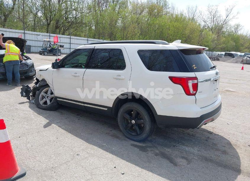 Photo 3 of 2017 Ford Explorer XLT (VIN 1FM5K8DH4HGA21835)