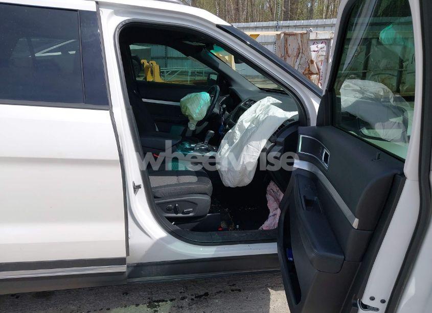 Photo 5 of 2017 Ford Explorer XLT (VIN 1FM5K8DH4HGA21835)