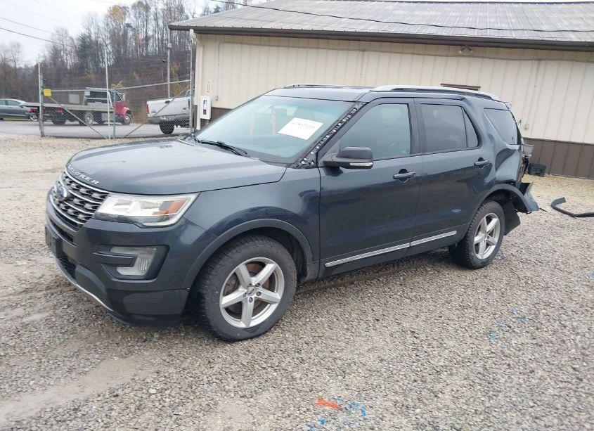 Photo 2 of 2017 Ford Explorer XLT (VIN 1FM5K8DH4HGA78570)