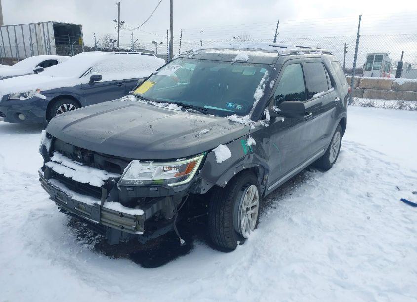 Photo 2 of 2018 Ford Explorer XLT (VIN 1FM5K8DH4JGC38694)