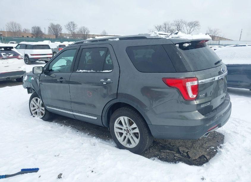 Photo 3 of 2018 Ford Explorer XLT (VIN 1FM5K8DH4JGC38694)