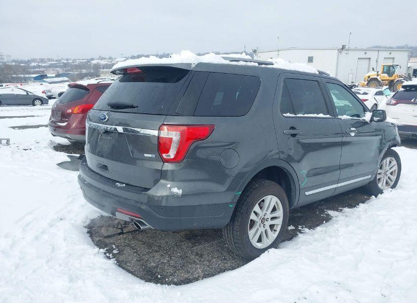 Photo 4 of 2018 Ford Explorer XLT (VIN 1FM5K8DH4JGC38694)