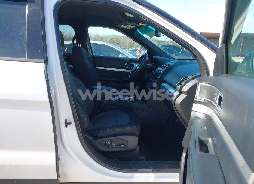 Photo 5 of 2017 Ford Explorer XLT (VIN 1FM5K8DH5HGA54455)