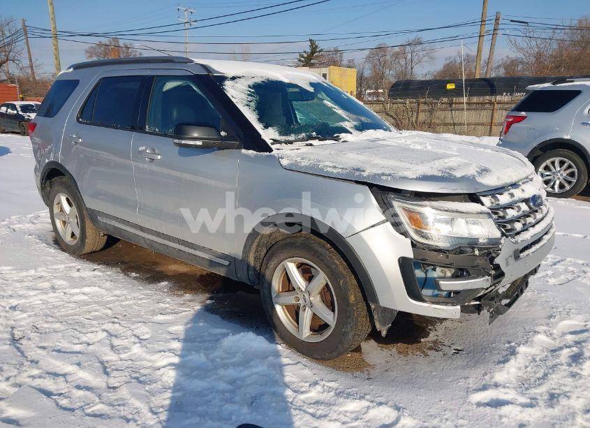 2017 Ford Explorer XLT (VIN 1FM5K8DH5HGD51127) main photo
