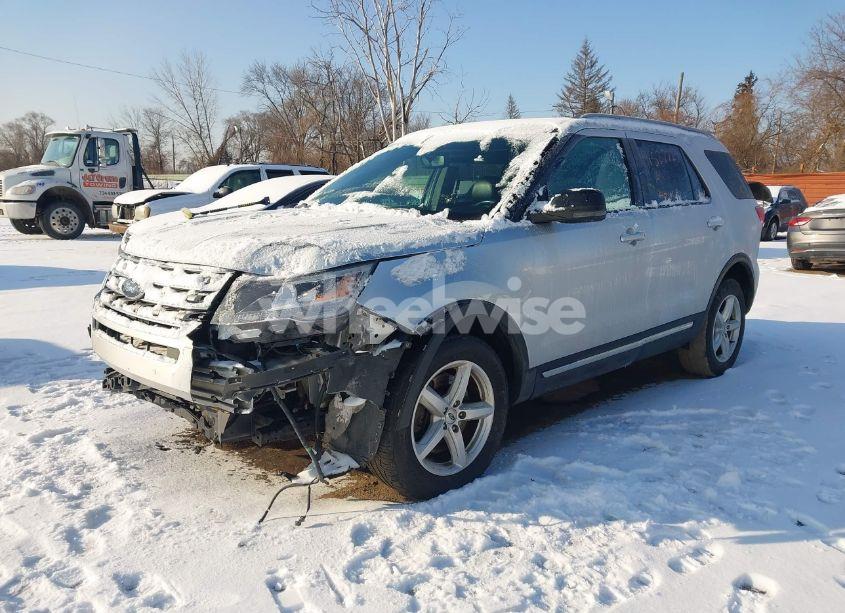 Photo 2 of 2017 Ford Explorer XLT (VIN 1FM5K8DH5HGD51127)