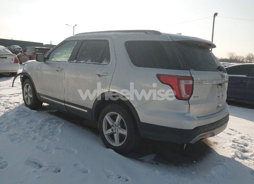 Photo 3 of 2017 Ford Explorer XLT (VIN 1FM5K8DH5HGD51127)