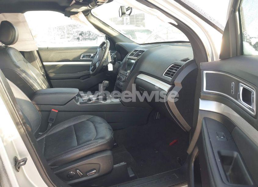 Photo 5 of 2017 Ford Explorer XLT (VIN 1FM5K8DH5HGD51127)