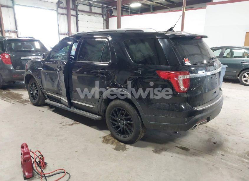 Photo 3 of 2018 Ford Explorer XLT (VIN 1FM5K8DH5JGB13221)