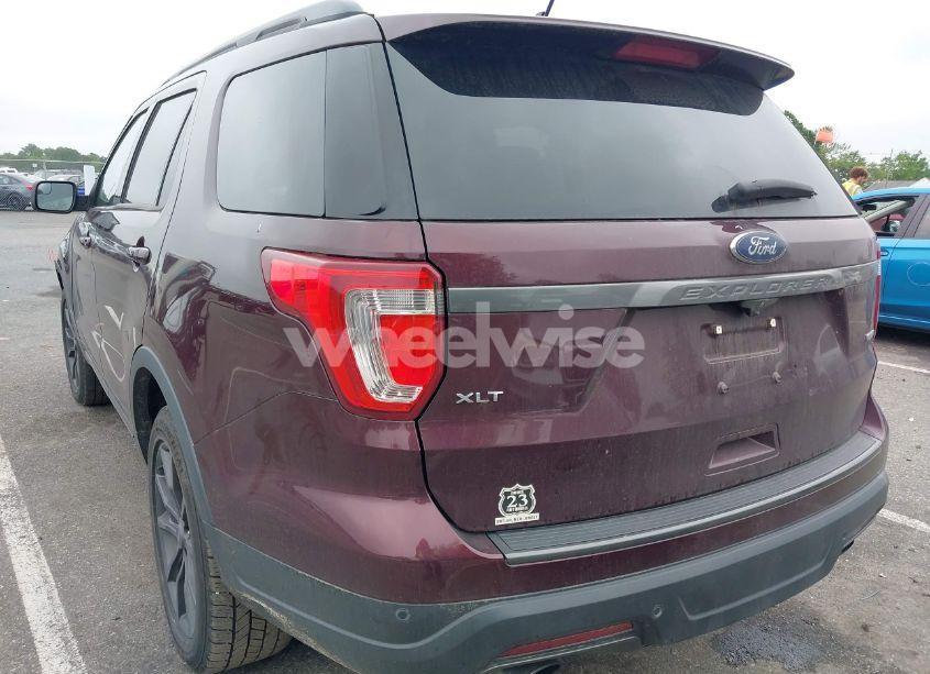 Photo 3 of 2018 Ford Explorer XLT (VIN 1FM5K8DH5JGC61496)