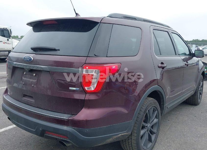 Photo 4 of 2018 Ford Explorer XLT (VIN 1FM5K8DH5JGC61496)