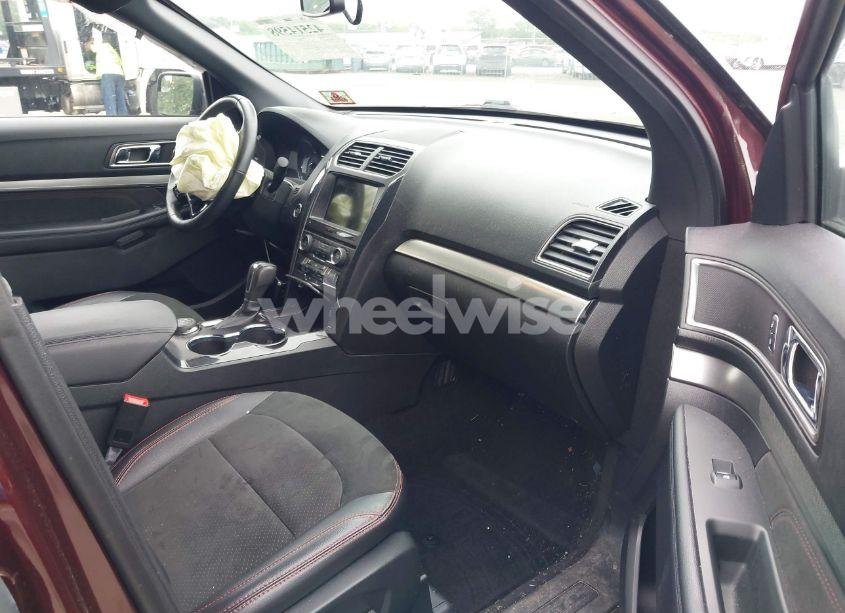 Photo 5 of 2018 Ford Explorer XLT (VIN 1FM5K8DH5JGC61496)