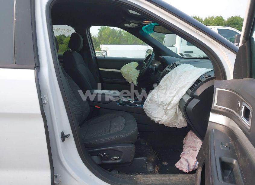 Photo 5 of 2017 Ford Explorer XLT (VIN 1FM5K8DH6HGA37843)