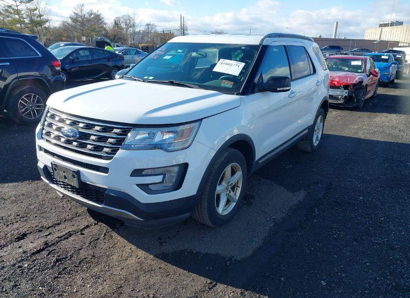 Photo 2 of 2017 Ford Explorer XLT (VIN 1FM5K8DH6HGD74626)