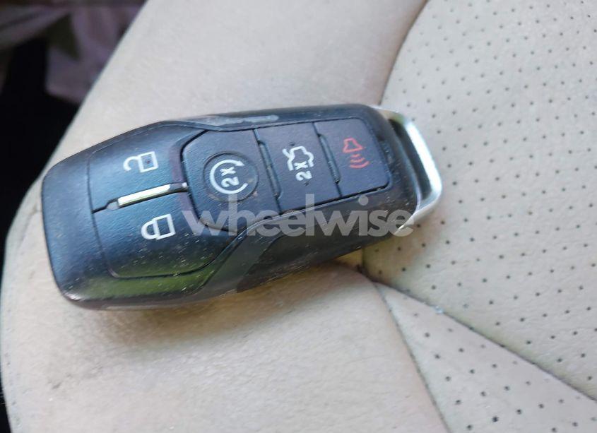 Photo 11 of 2016 Ford Explorer XLT (VIN 1FM5K8DH7GGA69957)