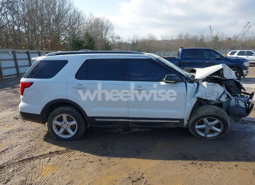 Photo 13 of 2016 Ford Explorer XLT (VIN 1FM5K8DH7GGA69957)