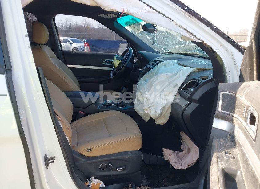 Photo 5 of 2016 Ford Explorer XLT (VIN 1FM5K8DH7GGA69957)