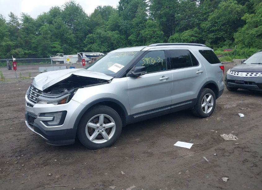 Photo 2 of 2016 Ford Explorer XLT (VIN 1FM5K8DH8GGD08562)