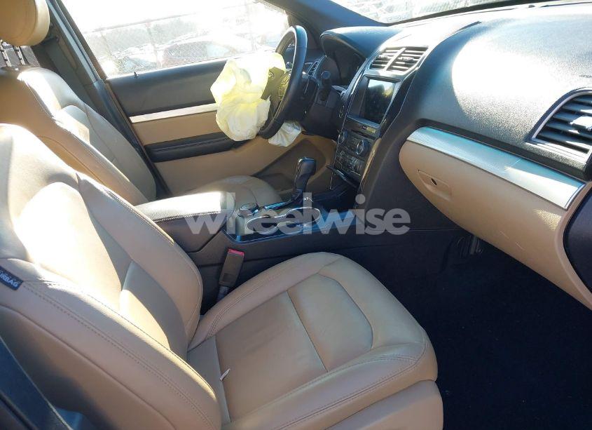 Photo 5 of 2017 Ford Explorer XLT (VIN 1FM5K8DH8HGA19814)