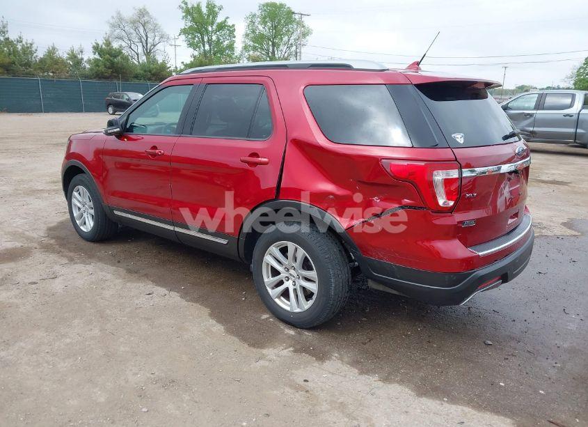 Photo 3 of 2018 Ford Explorer XLT (VIN 1FM5K8DH8JGA13677)