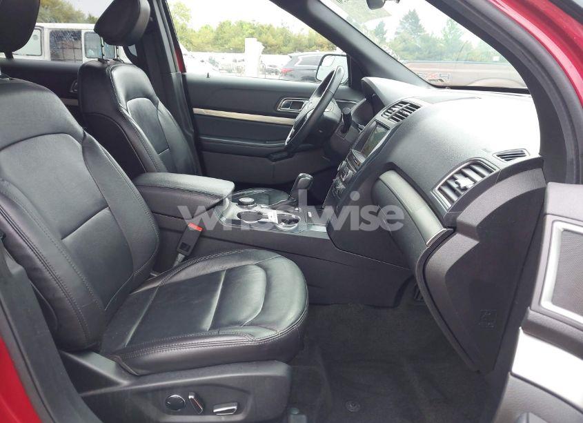 Photo 5 of 2018 Ford Explorer XLT (VIN 1FM5K8DH8JGA13677)