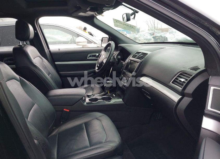 Photo 5 of 2017 Ford Explorer XLT (VIN 1FM5K8DH9HGC28138)