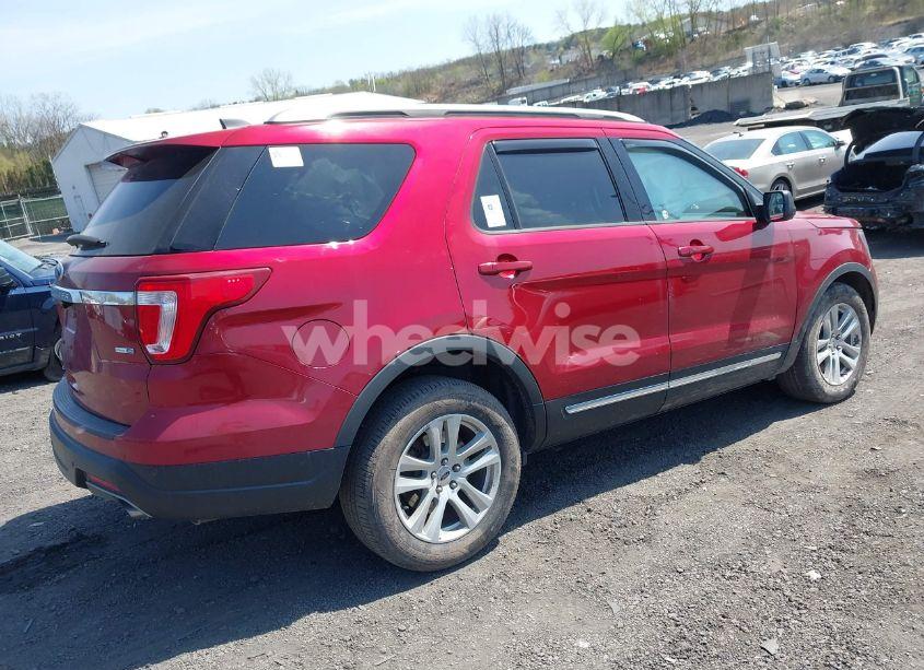 Photo 4 of 2018 Ford Explorer XLT (VIN 1FM5K8DH9JGB64060)