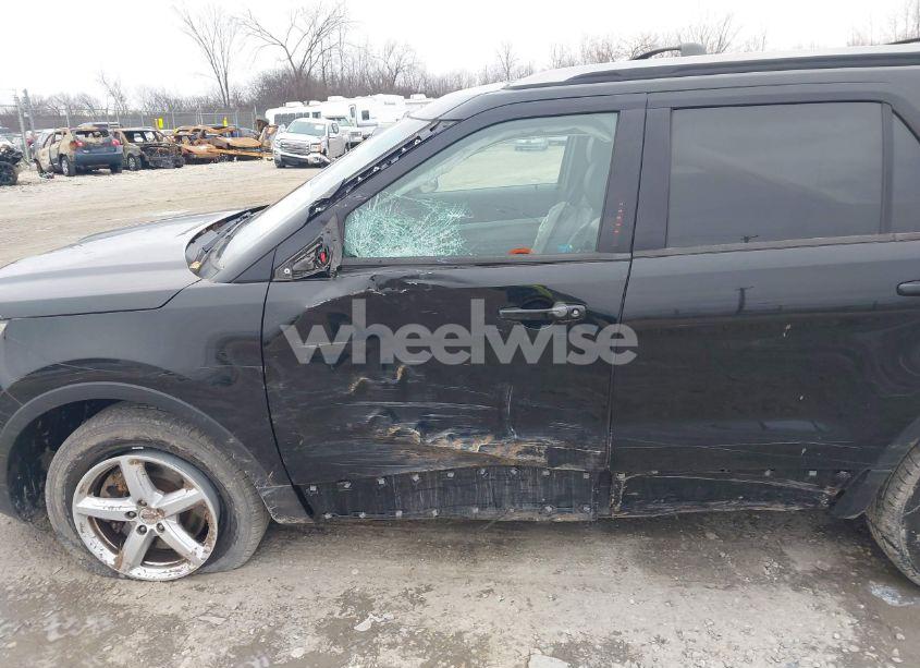 Photo 6 of 2016 Ford Explorer XLT (VIN 1FM5K8DHXGGD01127)