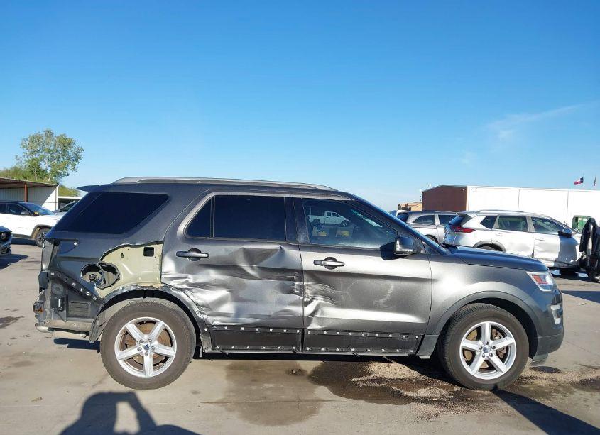 Photo 14 of 2017 Ford Explorer XLT (VIN 1FM5K8DHXHGA09897)