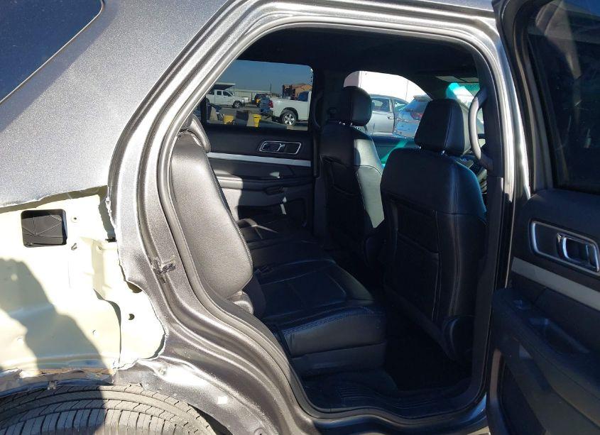 Photo 8 of 2017 Ford Explorer XLT (VIN 1FM5K8DHXHGA09897)