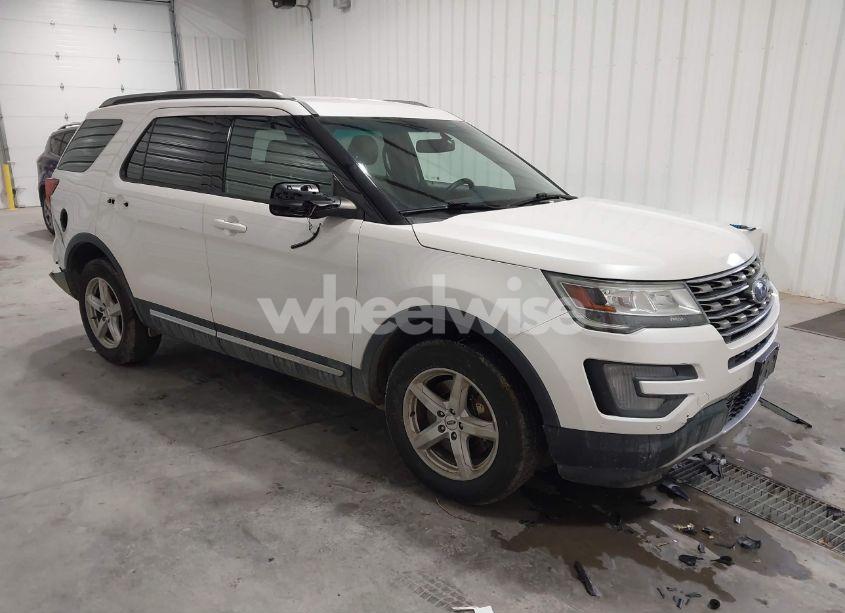 2017 Ford Explorer XLT (VIN 1FM5K8DHXHGB03049) main photo