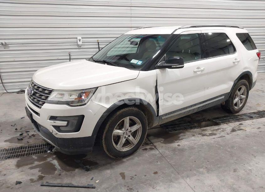 Photo 2 of 2017 Ford Explorer XLT (VIN 1FM5K8DHXHGB03049)