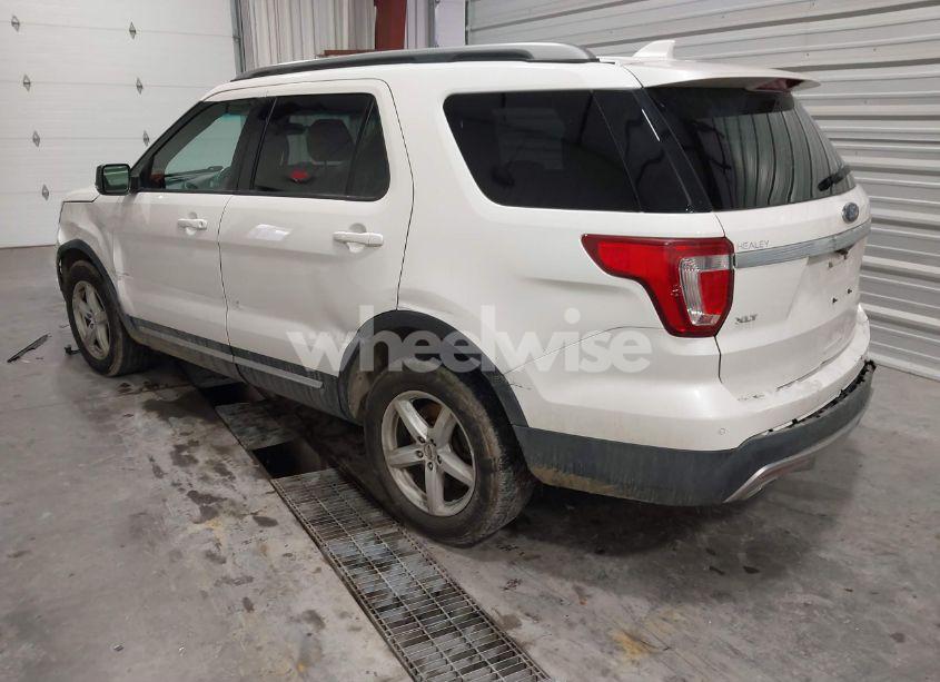 Photo 3 of 2017 Ford Explorer XLT (VIN 1FM5K8DHXHGB03049)