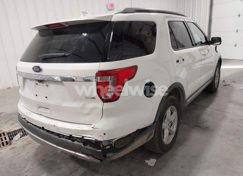 Photo 4 of 2017 Ford Explorer XLT (VIN 1FM5K8DHXHGB03049)