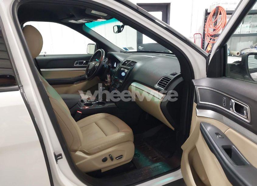 Photo 5 of 2017 Ford Explorer XLT (VIN 1FM5K8DHXHGB03049)