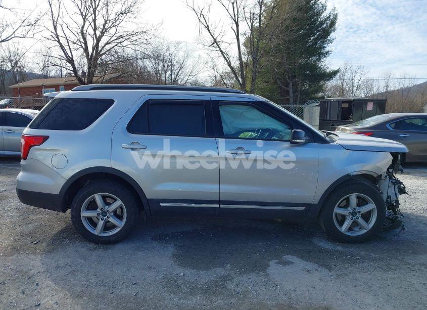 Photo 14 of 2017 Ford Explorer XLT (VIN 1FM5K8DHXHGE31698)