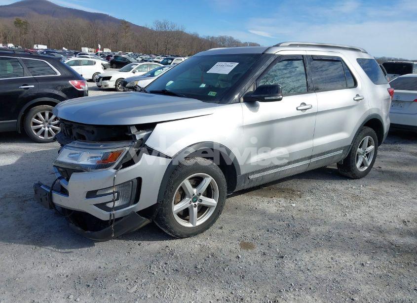 Photo 2 of 2017 Ford Explorer XLT (VIN 1FM5K8DHXHGE31698)