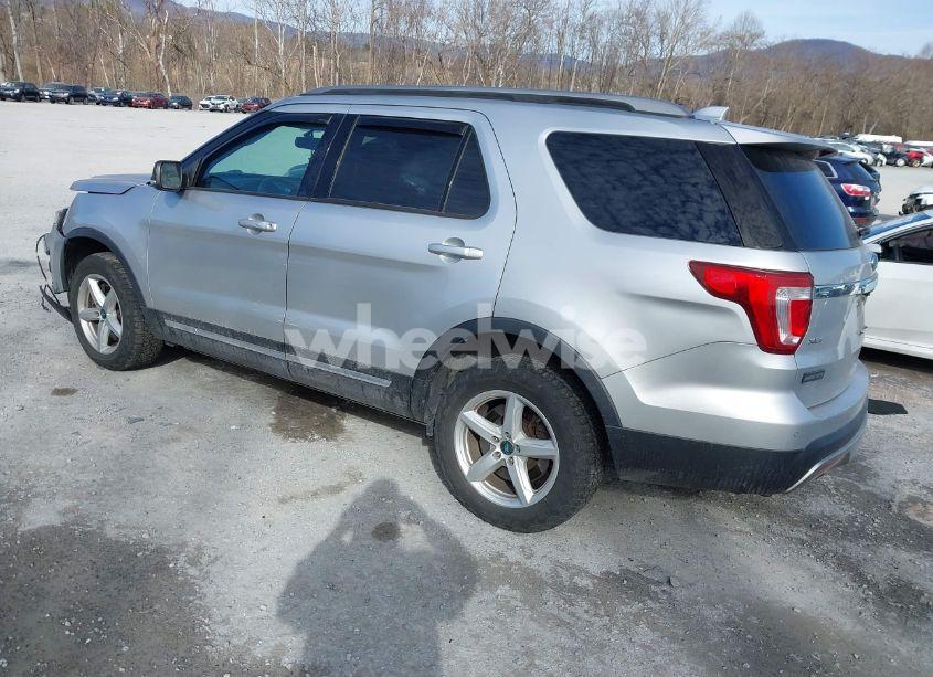 Photo 3 of 2017 Ford Explorer XLT (VIN 1FM5K8DHXHGE31698)