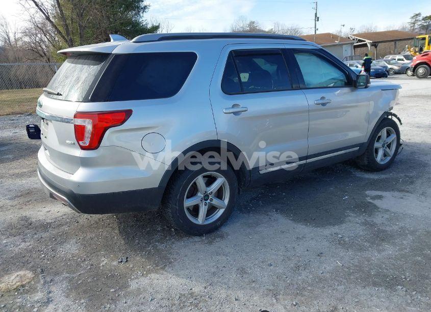 Photo 4 of 2017 Ford Explorer XLT (VIN 1FM5K8DHXHGE31698)