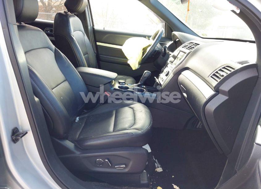 Photo 5 of 2017 Ford Explorer XLT (VIN 1FM5K8DHXHGE31698)