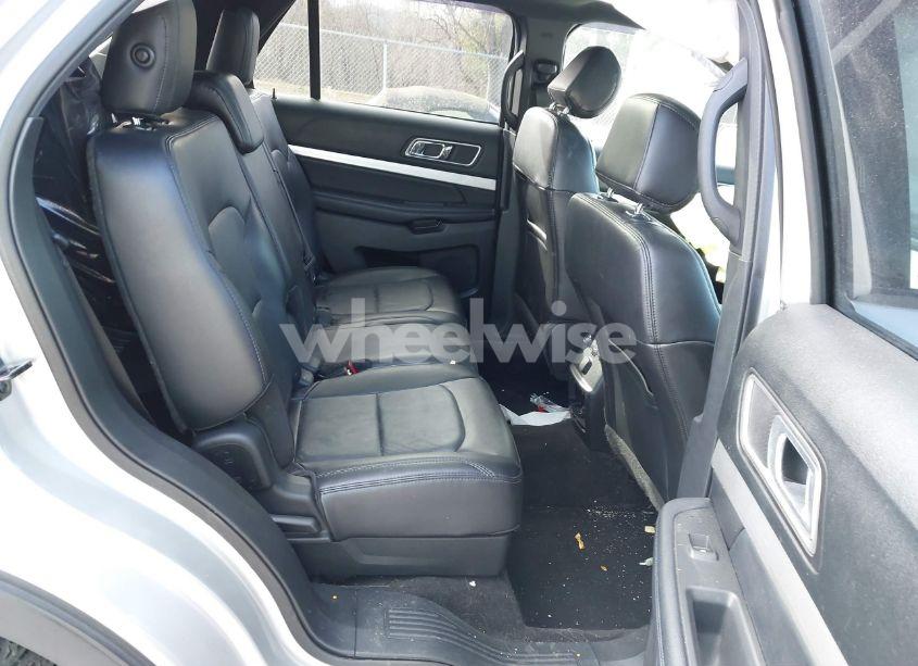 Photo 8 of 2017 Ford Explorer XLT (VIN 1FM5K8DHXHGE31698)