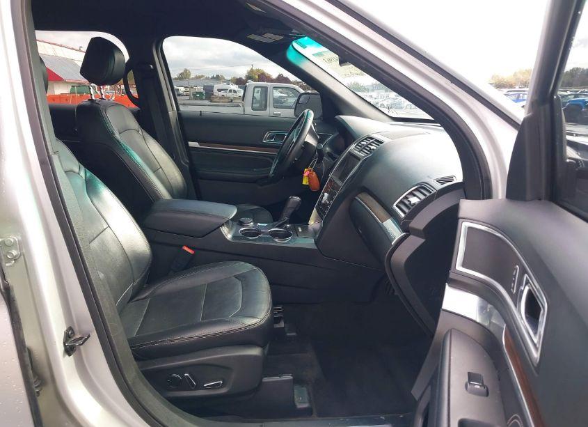 Photo 5 of 2016 Ford Explorer LIMITED (VIN 1FM5K8F80GGA79453)
