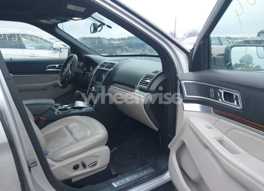 Photo 5 of 2018 Ford Explorer LIMITED (VIN 1FM5K8F80JGA82358)