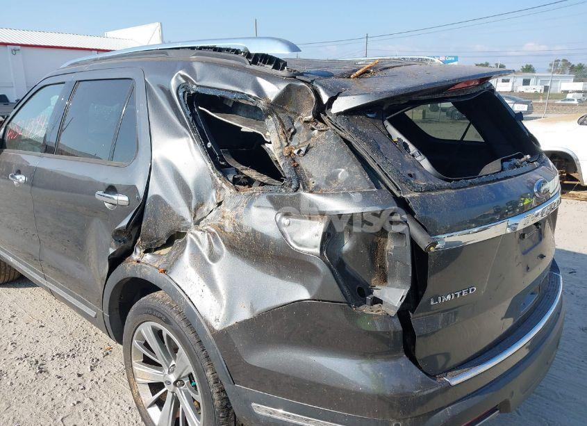 Photo 18 of 2018 Ford Explorer LIMITED (VIN 1FM5K8F81JGA70882)