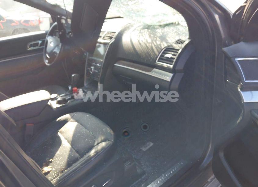 Photo 5 of 2018 Ford Explorer LIMITED (VIN 1FM5K8F81JGA70882)